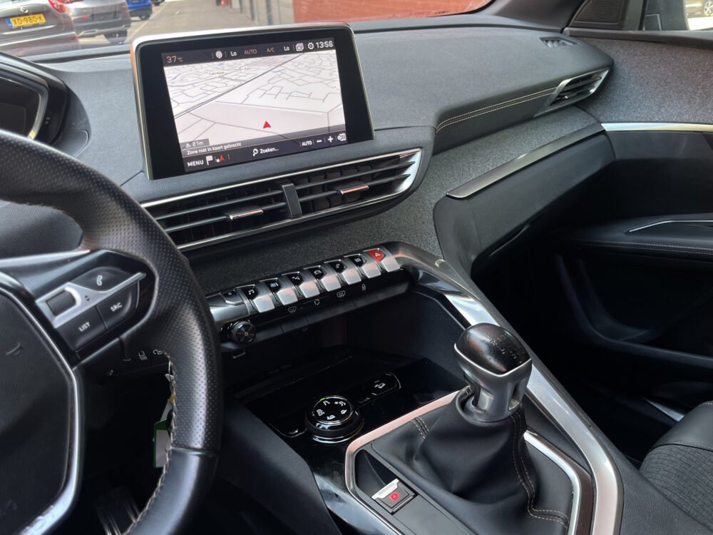 Peugeot 3008 1.2 PureTech GT Line // DODEHOEK // HALF LEDER // CAMERA+SENSOREN // NAVI+CARPLAY // LED // 29