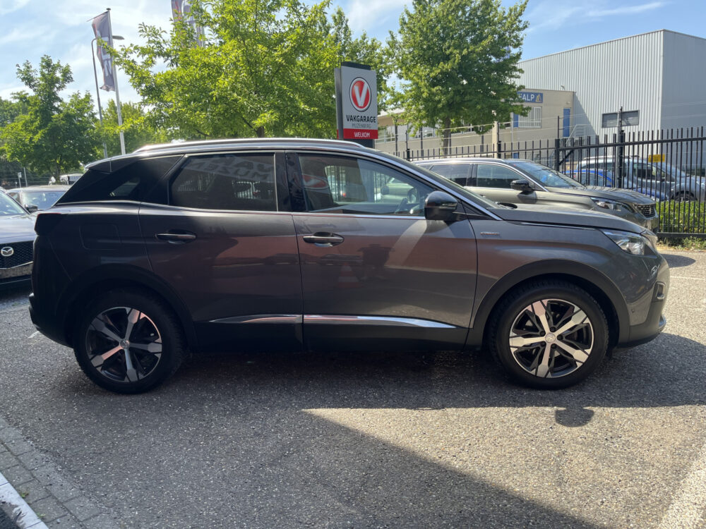 Peugeot 3008 1.2 PureTech GT Line // DODEHOEK // HALF LEDER // CAMERA+SENSOREN // NAVI+CARPLAY // LED // 8