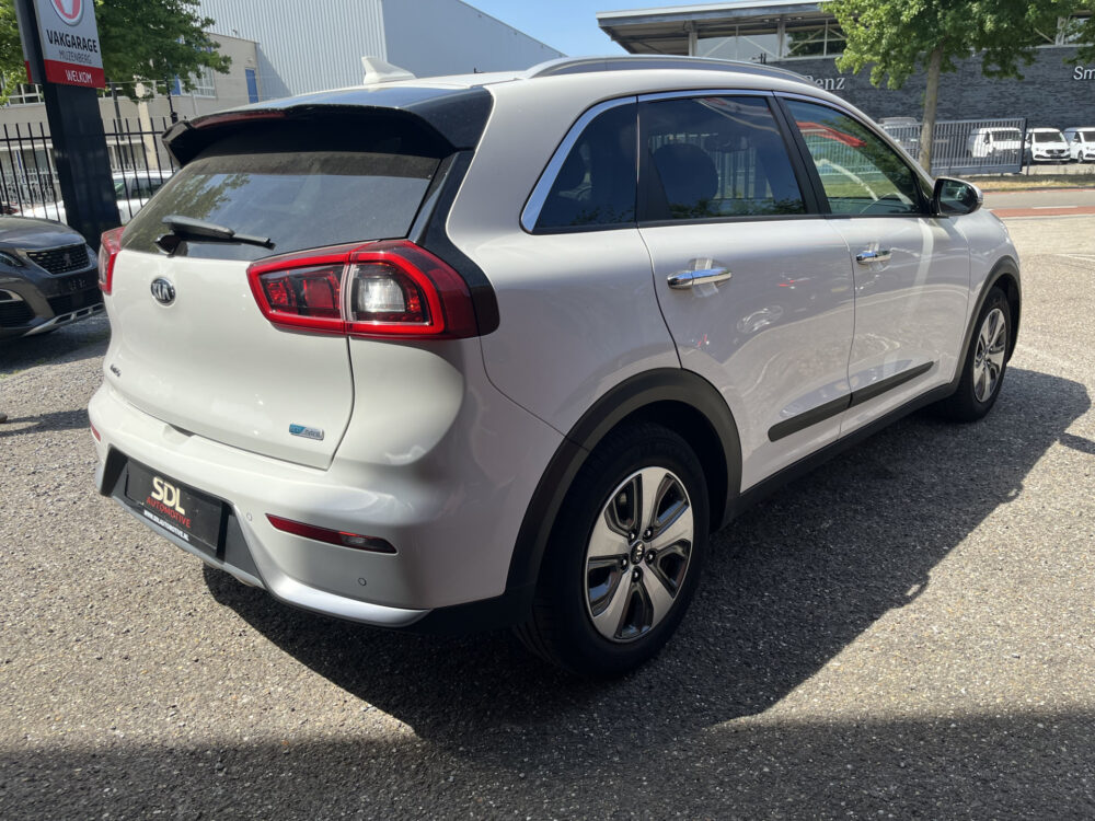 Kia Niro 1.6 GDi Hybrid ExecutiveLine // SCHUIF-KANTELDAK // LEDER // ELEK.STOEL+GEHEUGEN // DODEHOEK // JBL // KEYLESS // STOELVERKOELIN 7