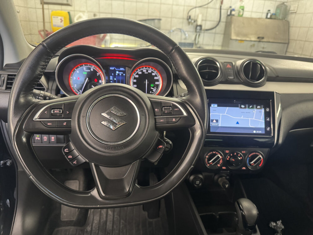 Suzuki Swift 1.2 Style Smart Hybrid // NAVI // CAMERA // STOELVERWARMING // ADAPTIVE CRUISE // AIRCO // 10