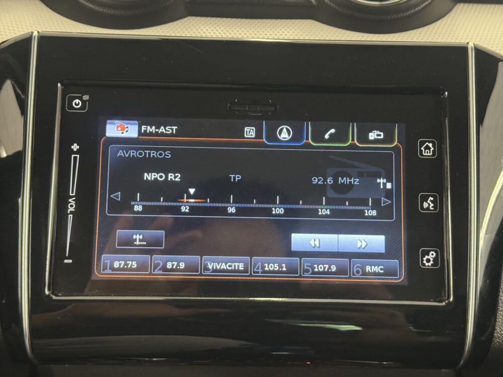 Suzuki Swift 1.2 Style Smart Hybrid // NAVI // CAMERA // STOELVERWARMING // ADAPTIVE CRUISE // AIRCO // 17
