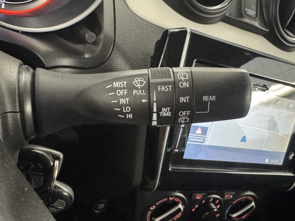 Suzuki Swift 1.2 Style Smart Hybrid // NAVI // CAMERA // STOELVERWARMING // ADAPTIVE CRUISE // AIRCO // 21