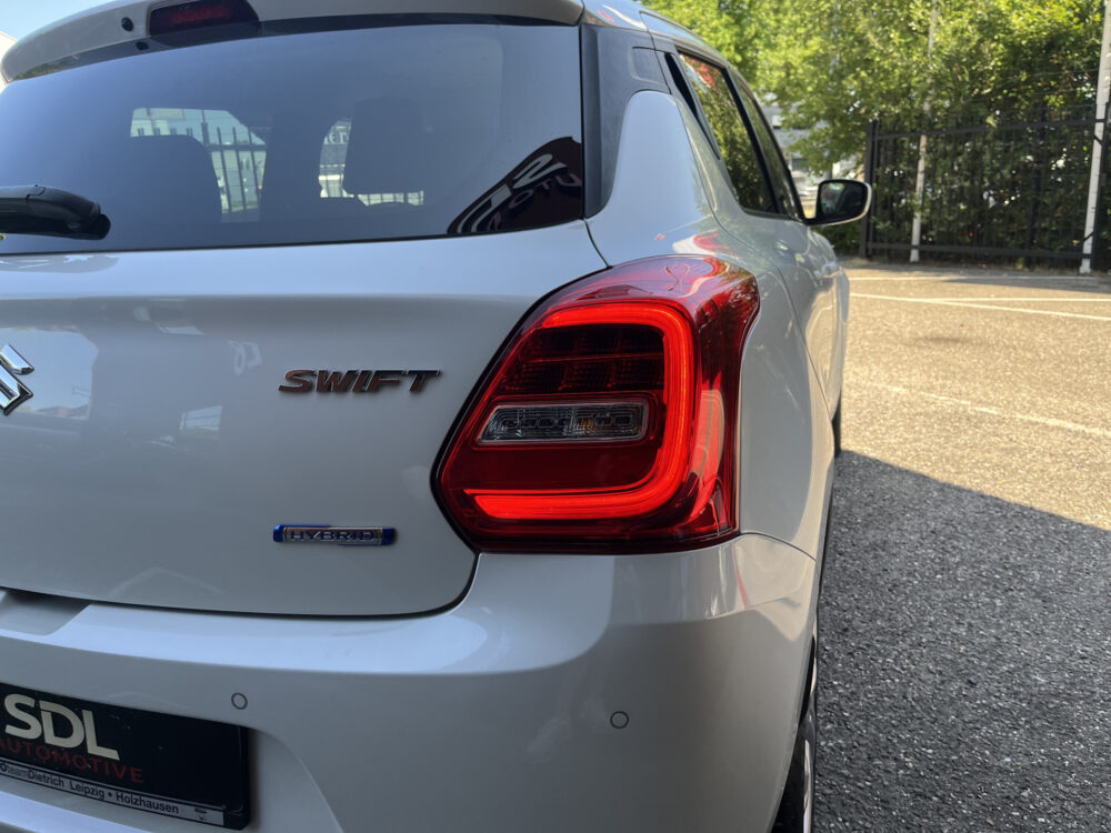 Suzuki Swift 1.2 Style Smart Hybrid // DODEHOEK // ADAPT. CRUISE // CAMERA+SENSOREN // STOELVERWARMING // APPLE-ANDROID AUTO // 13