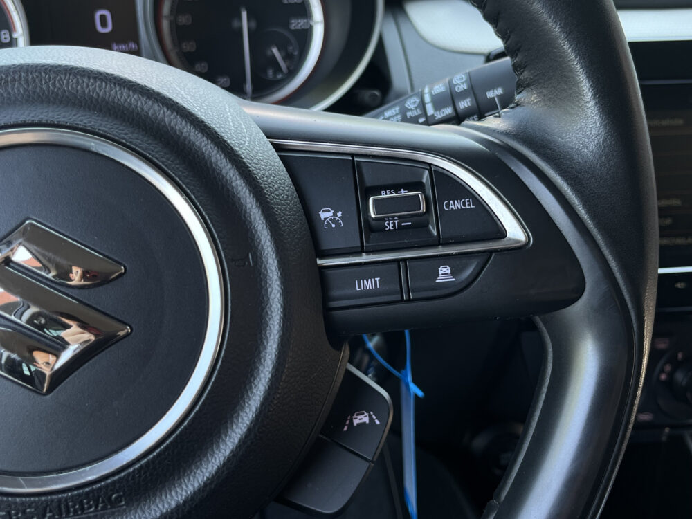 Suzuki Swift 1.2 Style Smart Hybrid // DODEHOEK // ADAPT. CRUISE // CAMERA+SENSOREN // STOELVERWARMING // APPLE-ANDROID AUTO // 18