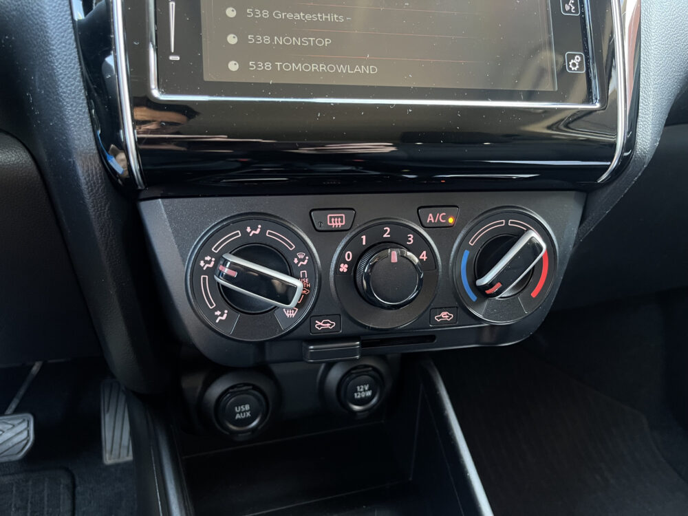 Suzuki Swift 1.2 Style Smart Hybrid // DODEHOEK // ADAPT. CRUISE // CAMERA+SENSOREN // STOELVERWARMING // APPLE-ANDROID AUTO // 21