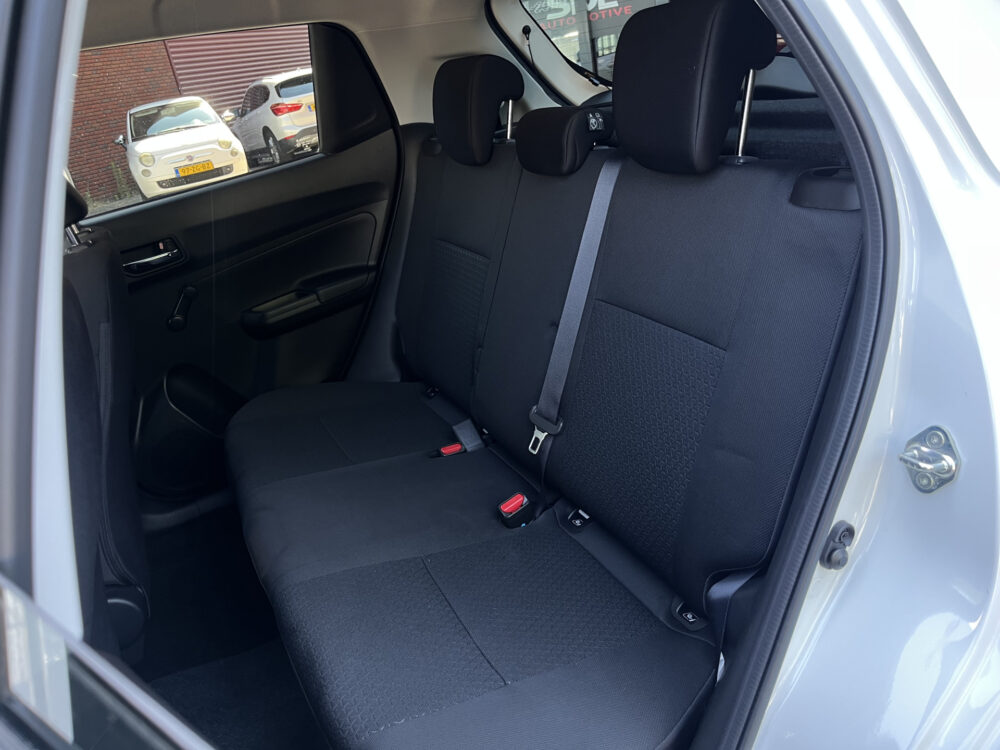 Suzuki Swift 1.2 Style Smart Hybrid // DODEHOEK // ADAPT. CRUISE // CAMERA+SENSOREN // STOELVERWARMING // APPLE-ANDROID AUTO // 28
