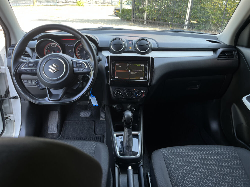 Suzuki Swift 1.2 Style Smart Hybrid // DODEHOEK // ADAPT. CRUISE // CAMERA+SENSOREN // STOELVERWARMING // APPLE-ANDROID AUTO // 29
