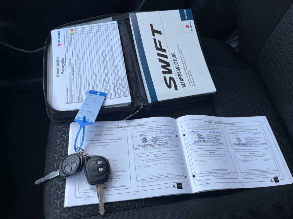 Suzuki Swift 1.2 Style Smart Hybrid // DODEHOEK // ADAPT. CRUISE // CAMERA+SENSOREN // STOELVERWARMING // APPLE-ANDROID AUTO // 4