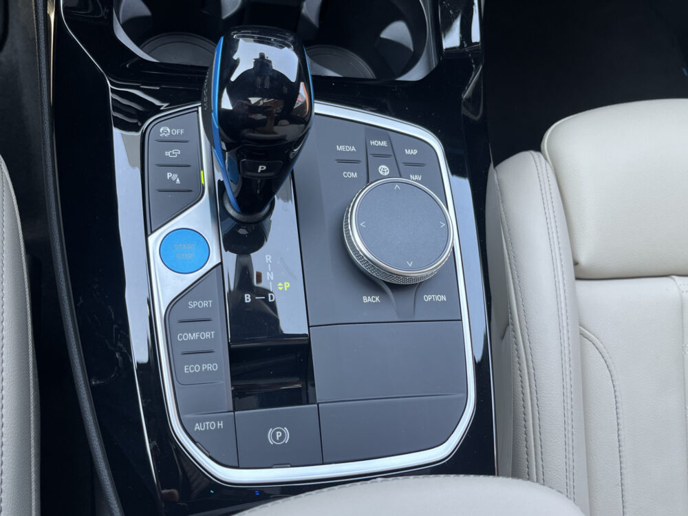 BMW iX3 High Executive 80 kWh 100%SOH!! // SHADOW LINE PACK // M-PAKKET // NAVI // HARMAN KARDON AUDIO // MEMORY SEATS // PANO-SCHUIF-KA 31
