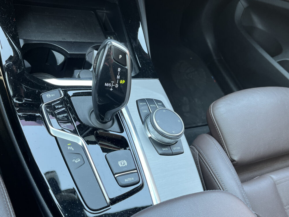 BMW X3 xDrive20i High Executive // NAVI // CAMERA // TREKHAAK // PANO -SCHUIF KANTELDAK // M-PAKKET!! // 26