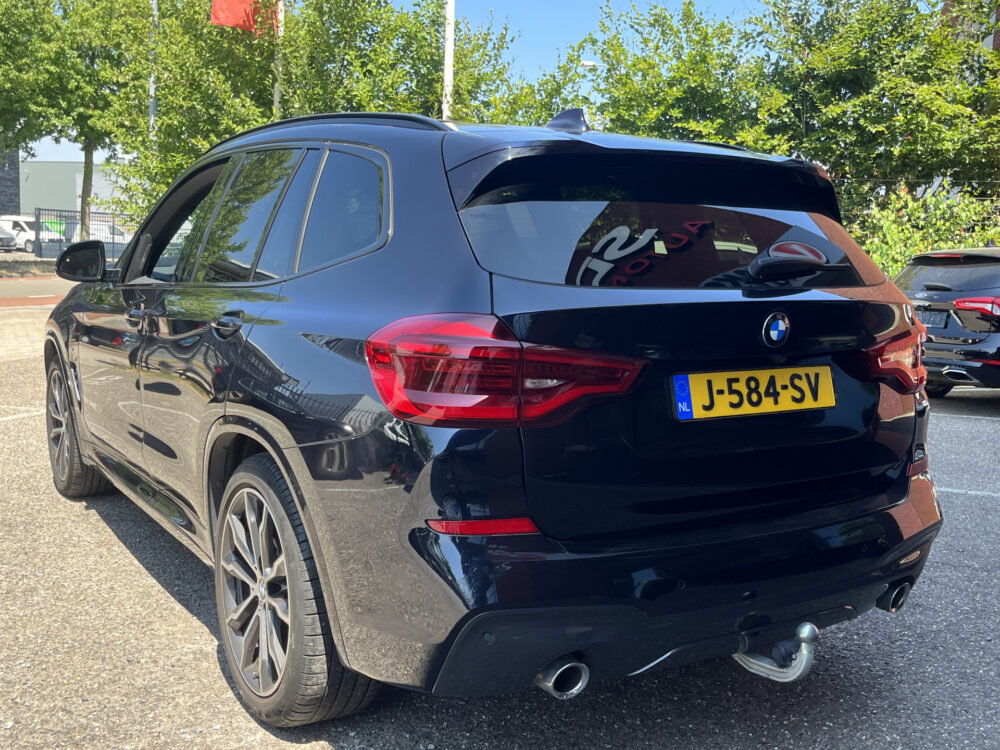 BMW X3 xDrive20i High Executive // NAVI // CAMERA // TREKHAAK // PANO -SCHUIF KANTELDAK // M-PAKKET!! // 3