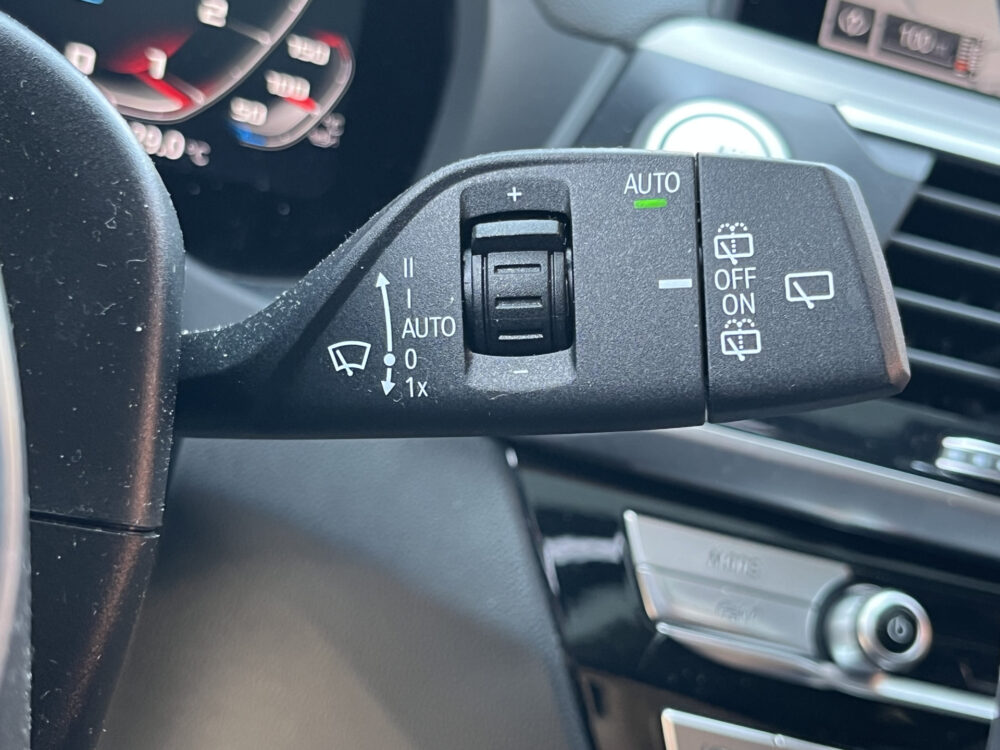BMW X3 xDrive20i High Executive // NAVI // CAMERA // TREKHAAK // PANO -SCHUIF KANTELDAK // M-PAKKET!! // 30