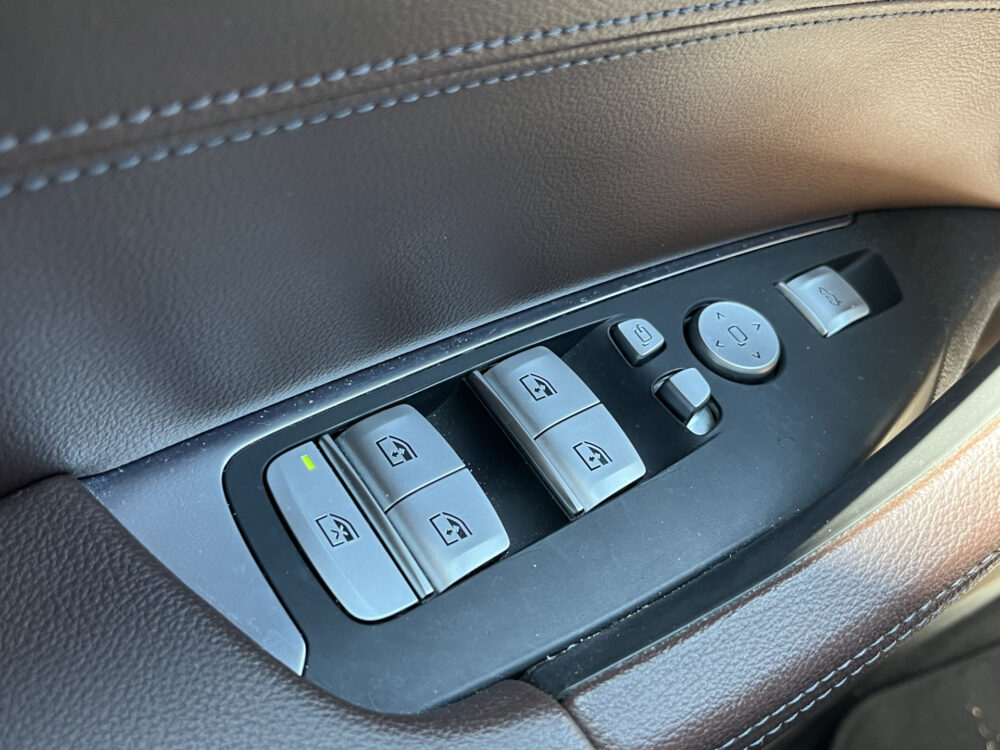 BMW X3 xDrive20i High Executive // NAVI // CAMERA // TREKHAAK // PANO -SCHUIF KANTELDAK // M-PAKKET!! // 33