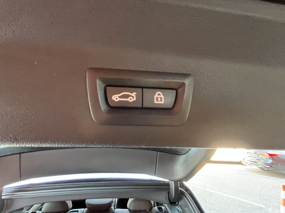 BMW X3 xDrive20i High Executive // NAVI // CAMERA // TREKHAAK // PANO -SCHUIF KANTELDAK // M-PAKKET!! // 37
