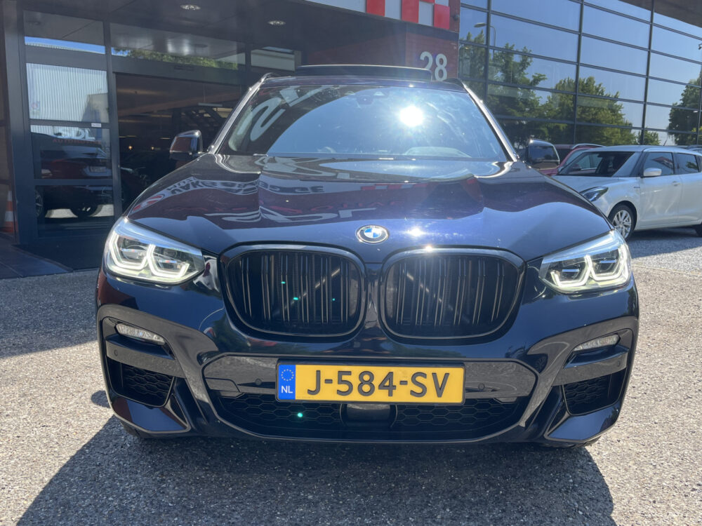 BMW X3 xDrive20i High Executive // NAVI // CAMERA // TREKHAAK // PANO -SCHUIF KANTELDAK // M-PAKKET!! // 6