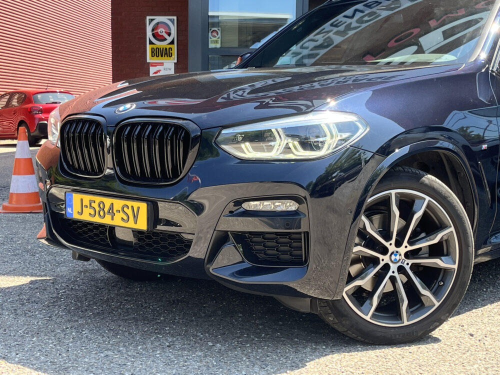 BMW X3 xDrive20i High Executive // NAVI // CAMERA // TREKHAAK // PANO -SCHUIF KANTELDAK // M-PAKKET!! // 7