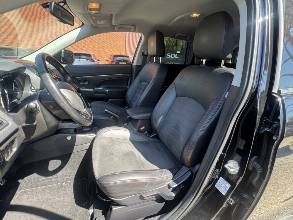 Mitsubishi ASX 1.6 Cleartec Connect Pro // NAVI // CAMERA // TREKHAAK // CLIMA // CRUISE // APPLE CARPLAY - ANDROID AUTO // KEY LESS ENTRY // 10
