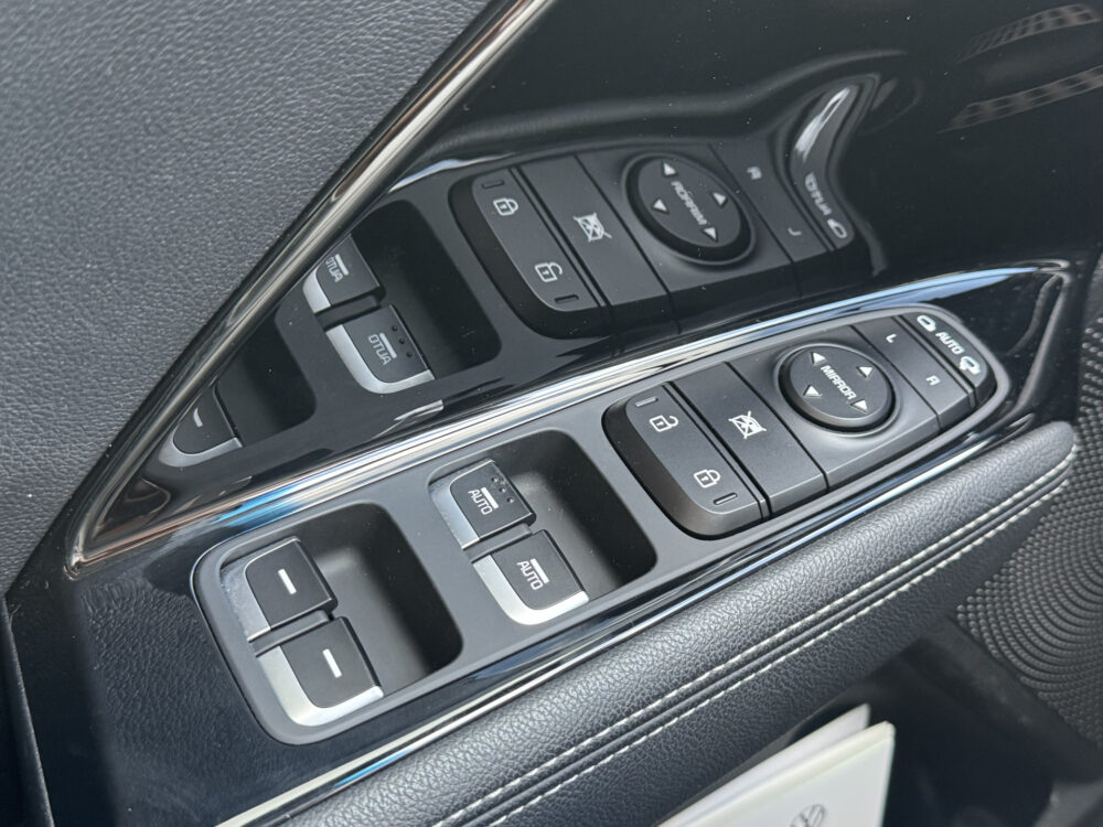 Kia Niro 1.6 GDi Hybrid ExecutiveLine // JBL PREMIUM AUDIO // NAVI // VIRTUAL COCKPIT // CAMERA // ADAPTIVE CRUISE // STOEL VERWARMING // 31
