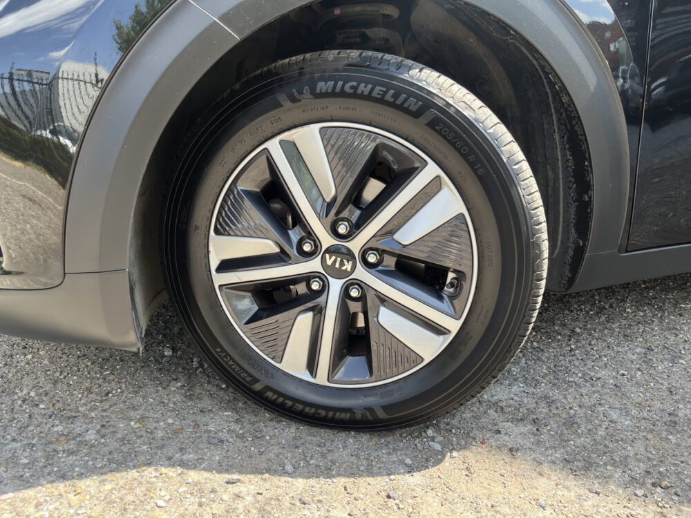 Kia Niro 1.6 GDi PHEV DynamicLine // ADAPT. CRUISE // AFN. TREKHAAK // CAMERA+SENSOREN // HALF LEDER // NAVI+CARPLAY // 12