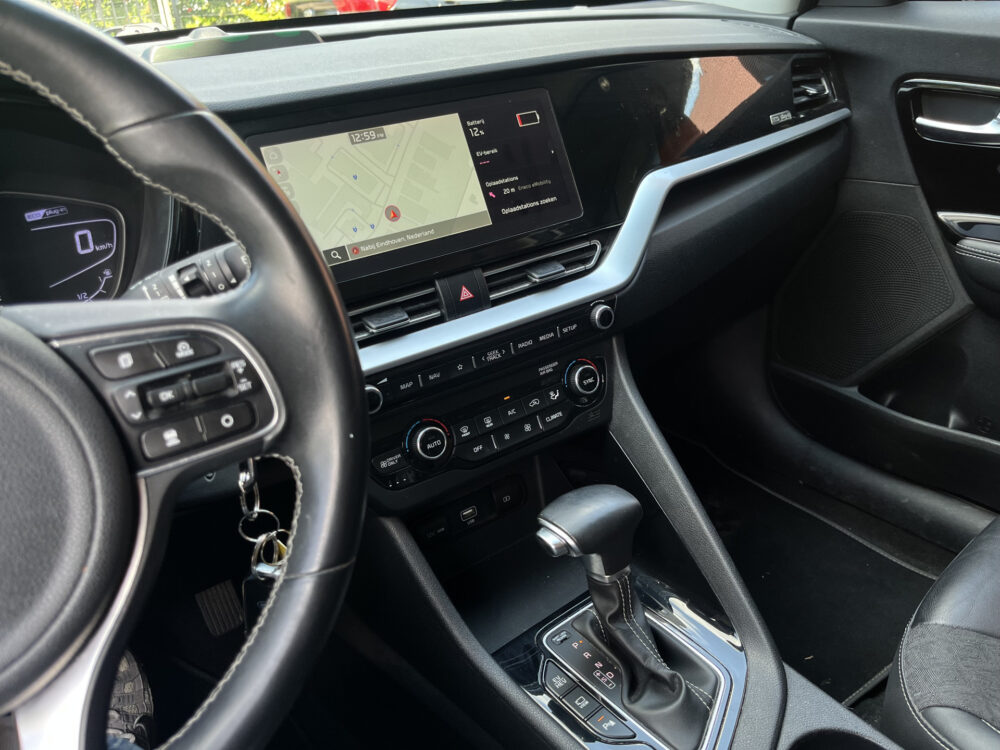 Kia Niro 1.6 GDi PHEV DynamicLine // ADAPT. CRUISE // AFN. TREKHAAK // CAMERA+SENSOREN // HALF LEDER // NAVI+CARPLAY // 30