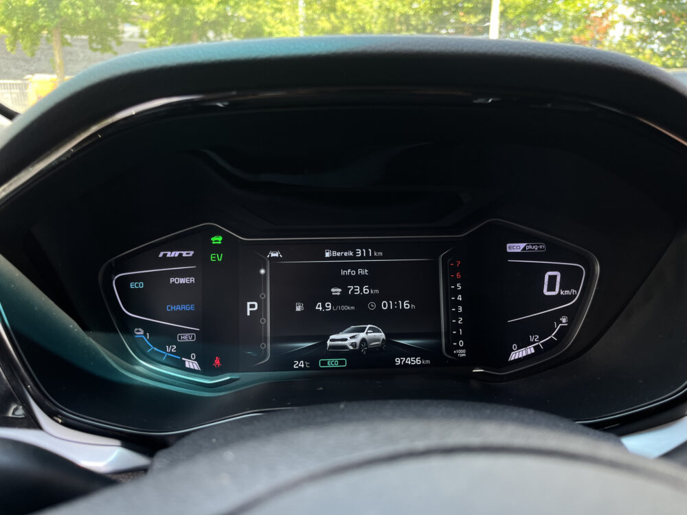 Kia Niro 1.6 GDi PHEV DynamicLine // ADAPT. CRUISE // AFN. TREKHAAK // CAMERA+SENSOREN // HALF LEDER // NAVI+CARPLAY // 5