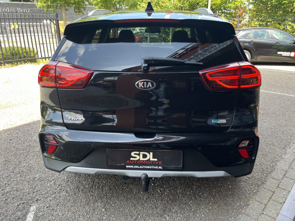 Kia Niro 1.6 GDi PHEV DynamicLine // ADAPT. CRUISE // AFN. TREKHAAK // CAMERA+SENSOREN // HALF LEDER // NAVI+CARPLAY // 6