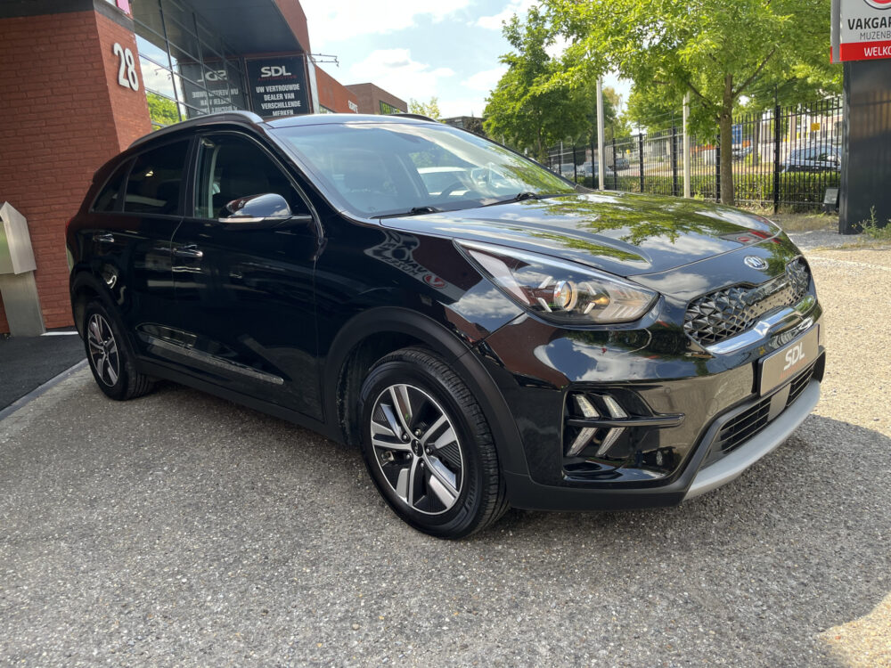 Kia Niro 1.6 GDi PHEV DynamicLine // ADAPT. CRUISE // AFN. TREKHAAK // CAMERA+SENSOREN // HALF LEDER // NAVI+CARPLAY // 9