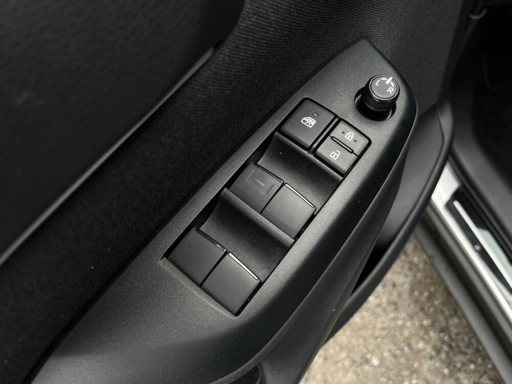 Toyota Yaris Cross 1.5 Hybrid 115 First Edition // ADAPT. CRUISE // KEYLESS // APPLE-ANDROID AUTO // CAMERA // STOELVERWARMING // 18