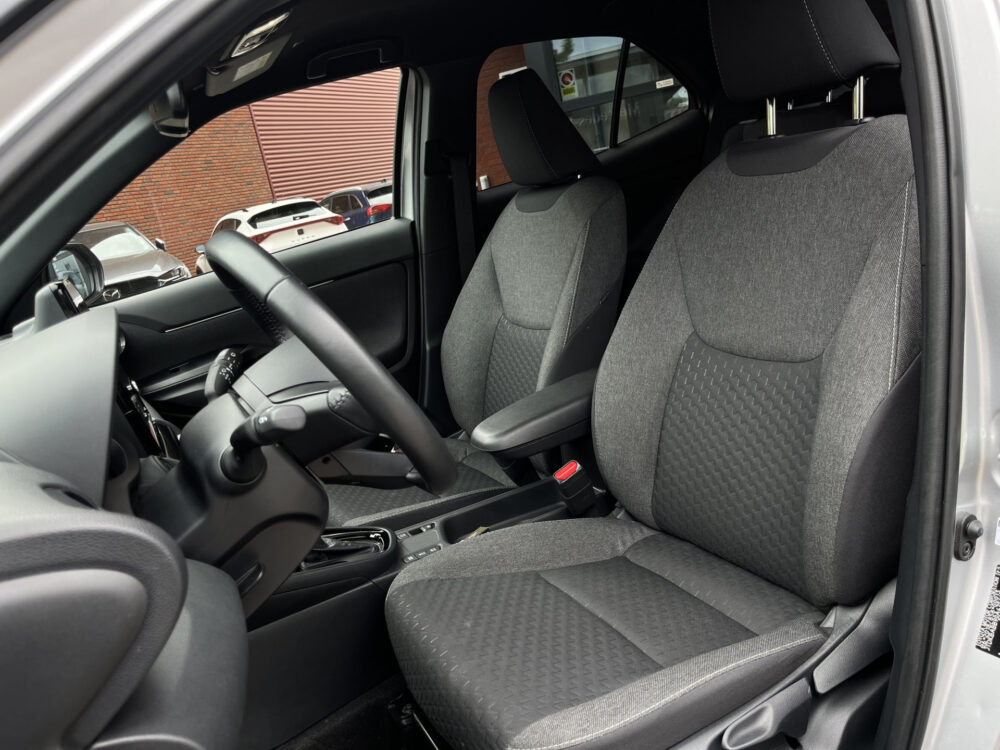Toyota Yaris Cross 1.5 Hybrid 115 First Edition // ADAPT. CRUISE // KEYLESS // APPLE-ANDROID AUTO // CAMERA // STOELVERWARMING // 15