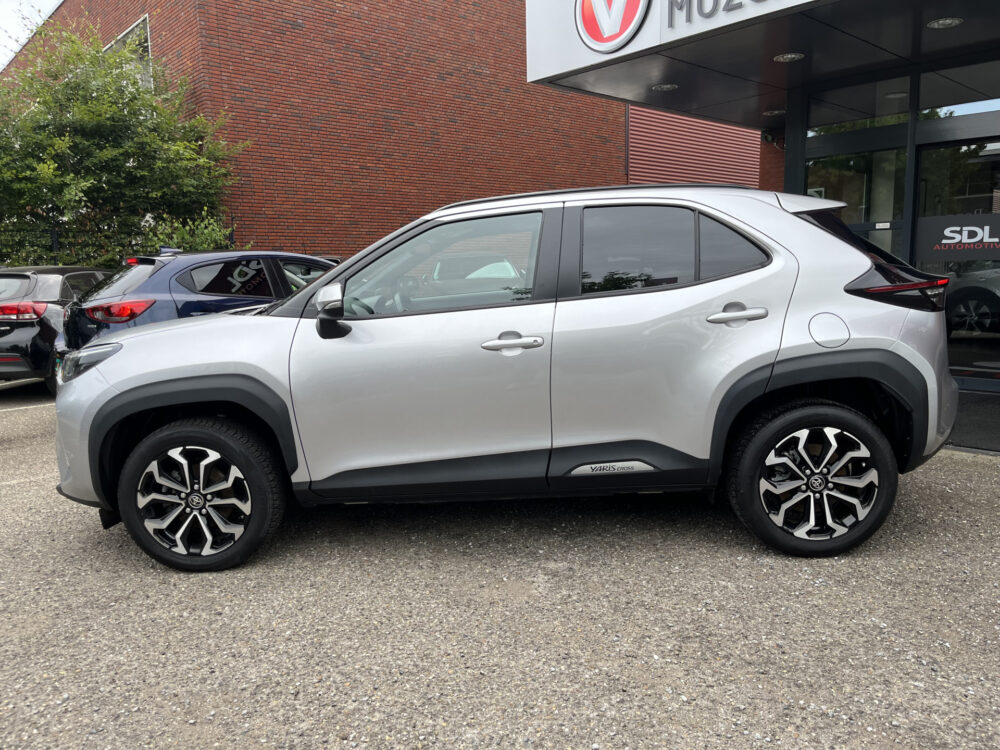 Toyota Yaris Cross 1.5 Hybrid 115 First Edition // ADAPT. CRUISE // KEYLESS // APPLE-ANDROID AUTO // CAMERA // STOELVERWARMING // 2