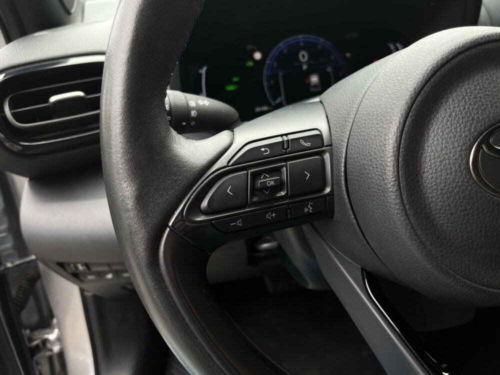 Toyota Yaris Cross 1.5 Hybrid 115 First Edition // ADAPT. CRUISE // KEYLESS // APPLE-ANDROID AUTO // CAMERA // STOELVERWARMING // 20