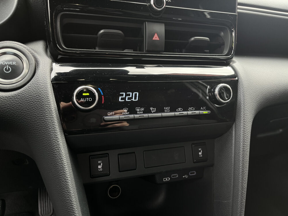Toyota Yaris Cross 1.5 Hybrid 115 First Edition // ADAPT. CRUISE // KEYLESS // APPLE-ANDROID AUTO // CAMERA // STOELVERWARMING // 25
