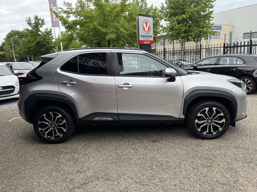 Toyota Yaris Cross 1.5 Hybrid 115 First Edition // ADAPT. CRUISE // KEYLESS // APPLE-ANDROID AUTO // CAMERA // STOELVERWARMING // 8