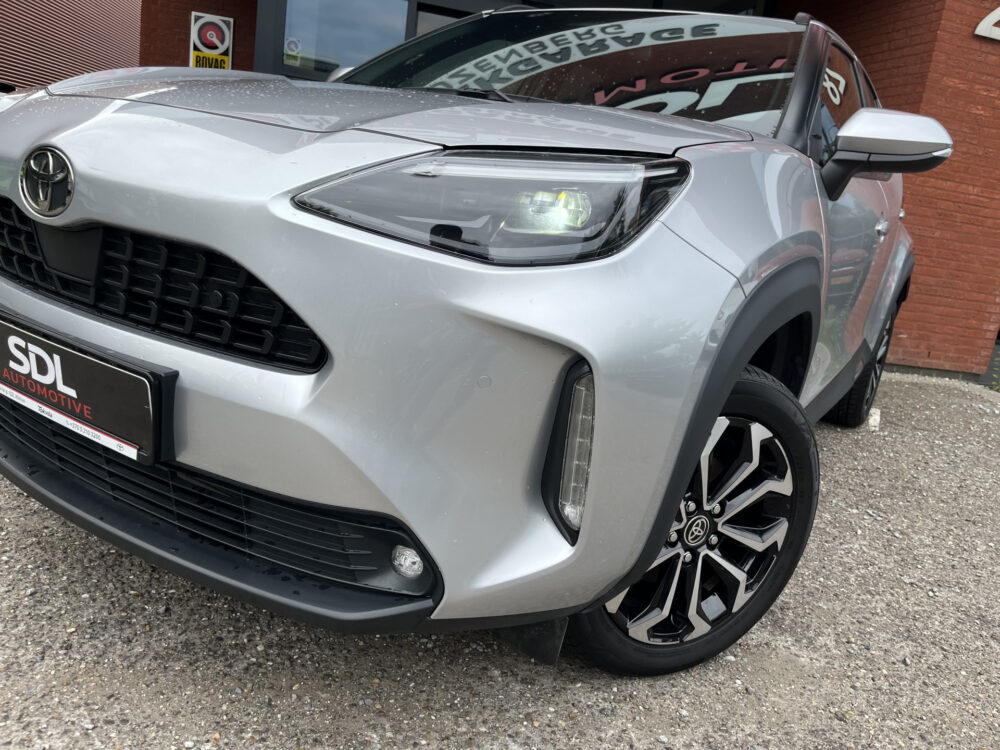 Toyota Yaris Cross 1.5 Hybrid 115 First Edition // ADAPT. CRUISE // KEYLESS // APPLE-ANDROID AUTO // CAMERA+SENSOREN // STOELVERWARMING // 10