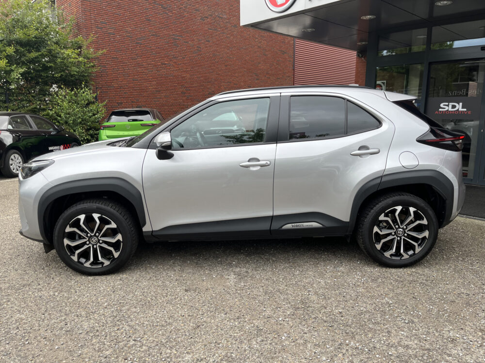 Toyota Yaris Cross 1.5 Hybrid 115 First Edition // ADAPT. CRUISE // KEYLESS // APPLE-ANDROID AUTO // CAMERA+SENSOREN // STOELVERWARMING // 2