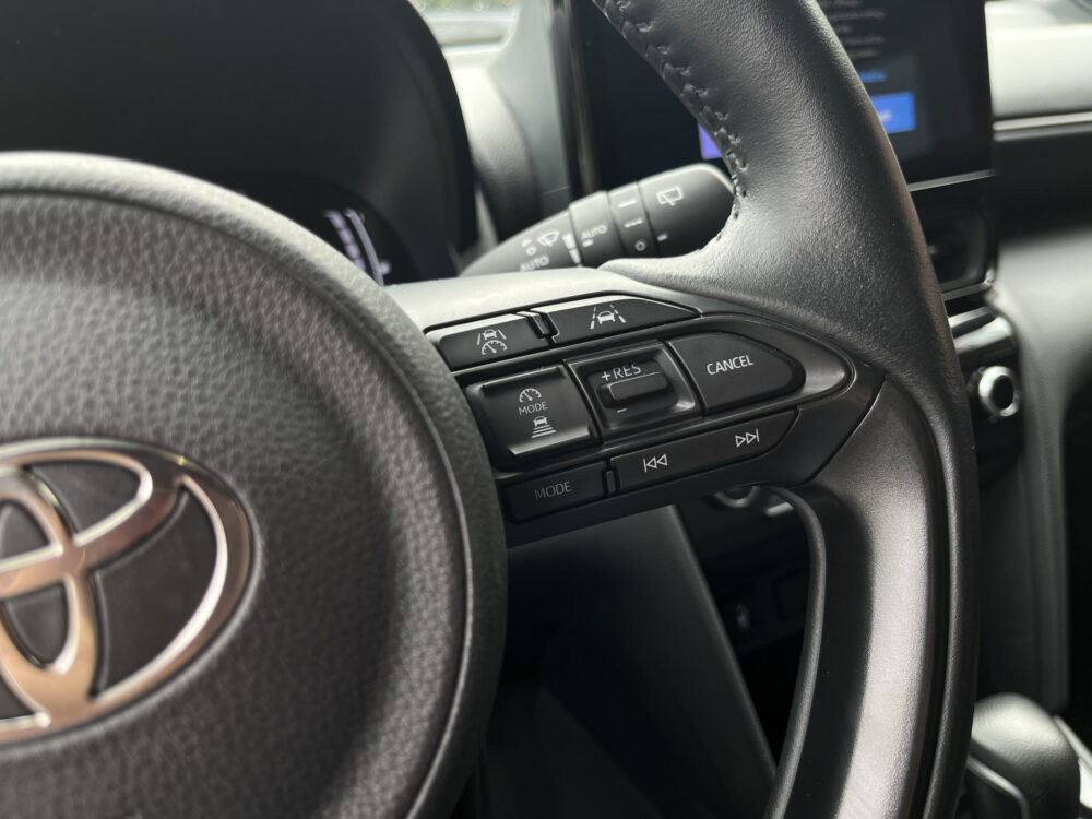 Toyota Yaris Cross 1.5 Hybrid 115 First Edition // ADAPT. CRUISE // KEYLESS // APPLE-ANDROID AUTO // CAMERA+SENSOREN // STOELVERWARMING // 20