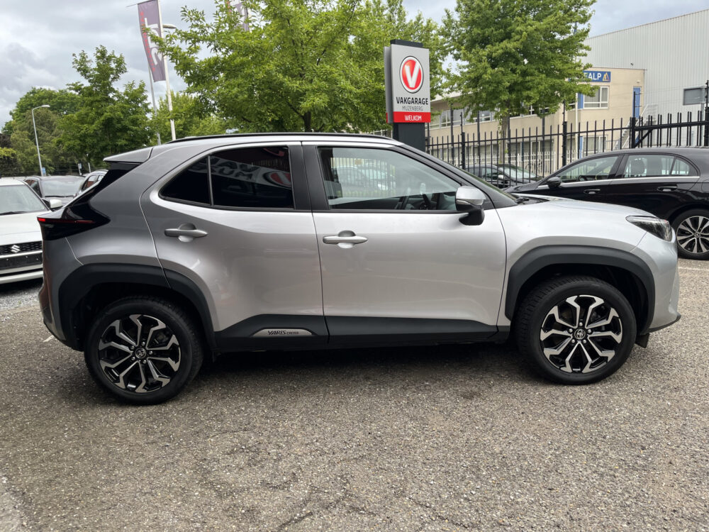 Toyota Yaris Cross 1.5 Hybrid 115 First Edition // ADAPT. CRUISE // KEYLESS // APPLE-ANDROID AUTO // CAMERA+SENSOREN // STOELVERWARMING // 7