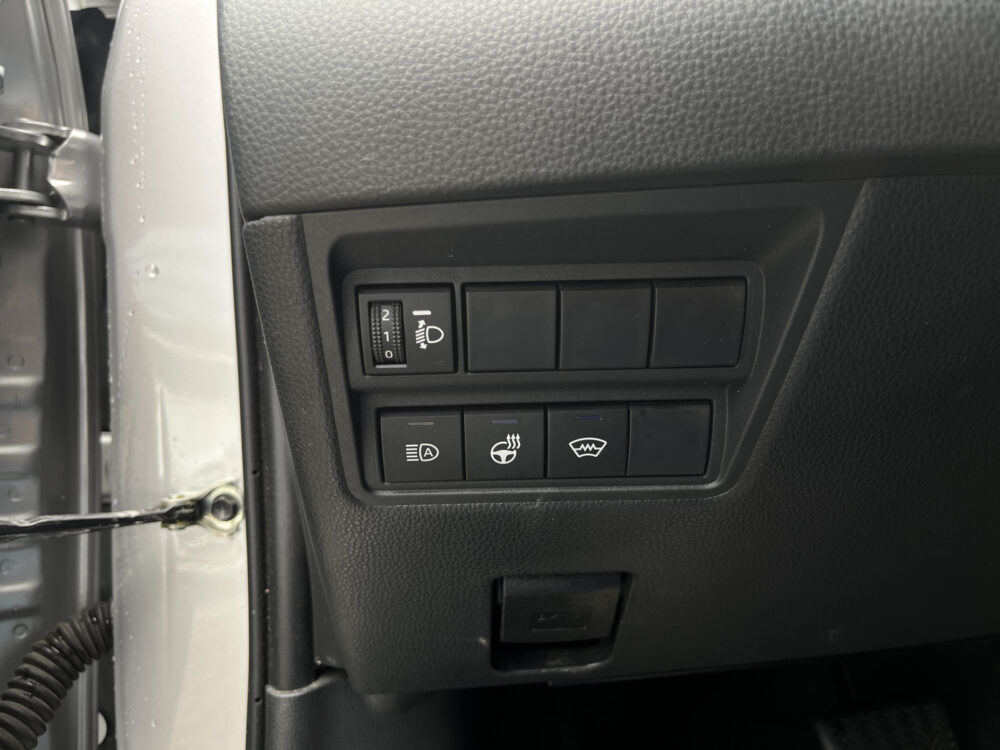 Toyota Yaris Cross 1.5 Hybrid 115 First Edition // ADAPT. CRUISE // KEYLESS // APPLE-ANDROID AUTO // CAMERA+SENSOREN // STOELVERWARMING // 19