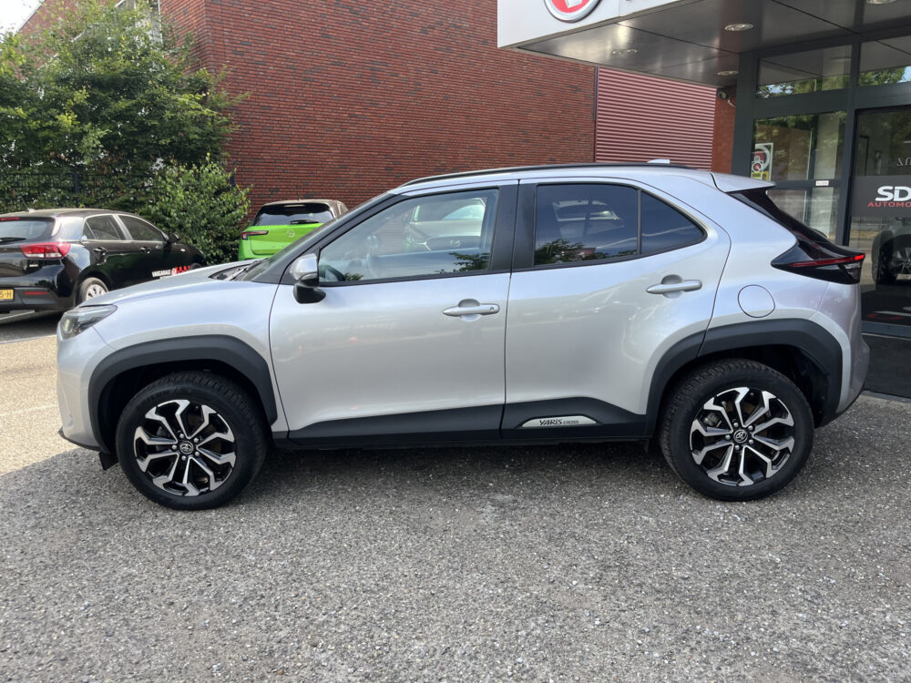 Toyota Yaris Cross 1.5 Hybrid 115 First Edition // ADAPT. CRUISE // KEYLESS // APPLE-ANDROID AUTO // CAMERA+SENSOREN // STOELVERWARMING // 2