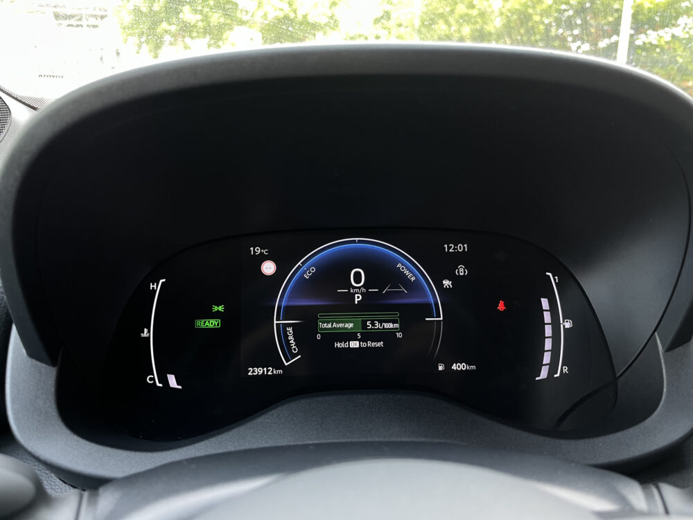 Toyota Yaris Cross 1.5 Hybrid 115 First Edition // ADAPT. CRUISE // KEYLESS // APPLE-ANDROID AUTO // CAMERA+SENSOREN // STOELVERWARMING // 4