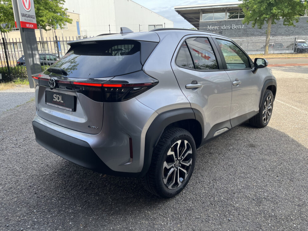 Toyota Yaris Cross 1.5 Hybrid 115 First Edition // ADAPT. CRUISE // KEYLESS // APPLE-ANDROID AUTO // CAMERA+SENSOREN // STOELVERWARMING // 6