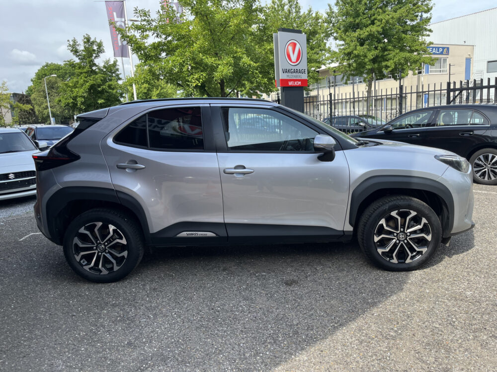 Toyota Yaris Cross 1.5 Hybrid 115 First Edition // ADAPT. CRUISE // KEYLESS // APPLE-ANDROID AUTO // CAMERA+SENSOREN // STOELVERWARMING // 7