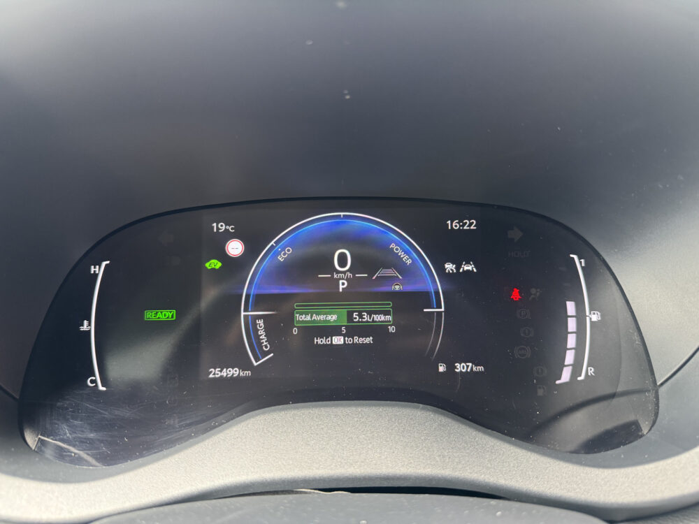 Toyota Yaris Cross 1.5 Hybrid 115 First Edition // ADAPT. CRUISE // KEYLESS // APPLE-ANDROID AUTO // CAMERA+SENSOREN // STOEL + STUUR VERWARMING // 20