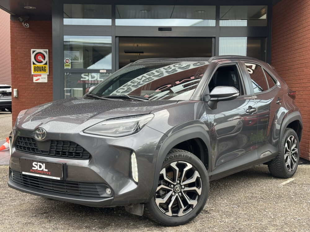 Toyota Yaris Cross 1.5 Hybrid 115 First Edition // ADAPT. CRUISE // KEYLESS // APPLE-ANDROID AUTO // CAMERA+SENSOREN // STOEL + STUUR VERWARMING // 1