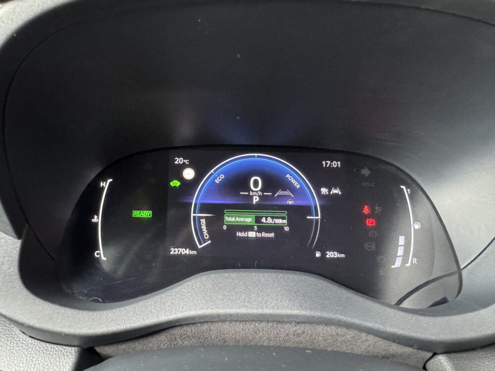 Toyota Yaris Cross 1.5 Hybrid 115 First Edition // ADAPT. CRUISE // KEYLESS // APPLE-ANDROID AUTO // CAMERA+SENSOREN // STOEL + STUUR VERWARMING // 18