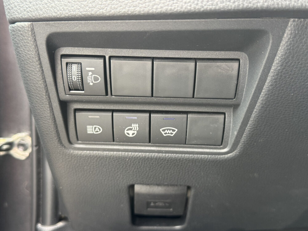 Toyota Yaris Cross 1.5 Hybrid 115 First Edition // ADAPT. CRUISE // KEYLESS // APPLE-ANDROID AUTO // CAMERA+SENSOREN // STOEL + STUUR VERWARMING // 21