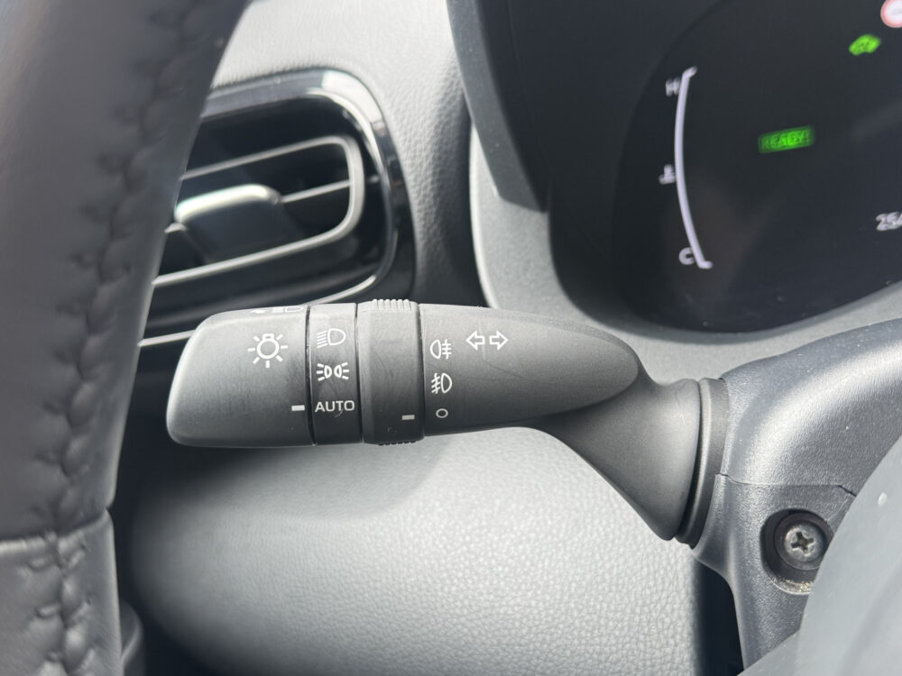 Toyota Yaris Cross 1.5 Hybrid 115 First Edition // ADAPT. CRUISE // KEYLESS // APPLE-ANDROID AUTO // CAMERA+SENSOREN // STOEL + STUUR VERWARMING // 22
