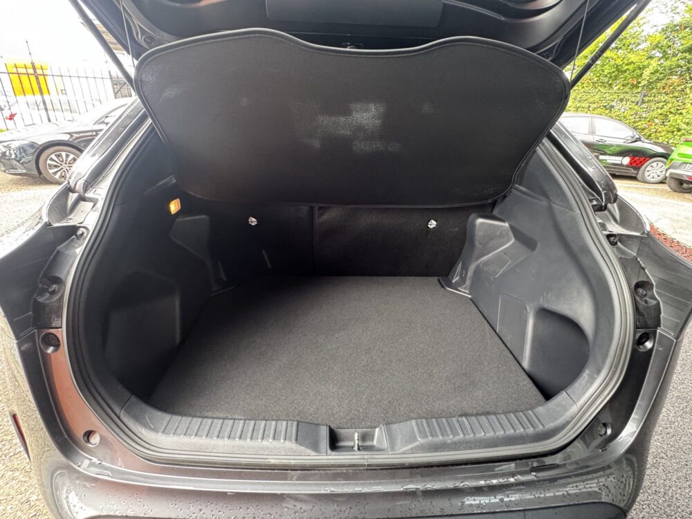 Toyota Yaris Cross 1.5 Hybrid 115 First Edition // ADAPT. CRUISE // KEYLESS // APPLE-ANDROID AUTO // CAMERA+SENSOREN // STOEL + STUUR VERWARMING // 28