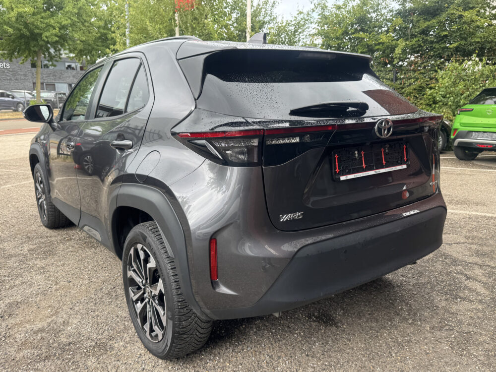 Toyota Yaris Cross 1.5 Hybrid 115 First Edition // ADAPT. CRUISE // KEYLESS // APPLE-ANDROID AUTO // CAMERA+SENSOREN // STOEL + STUUR VERWARMING // 3