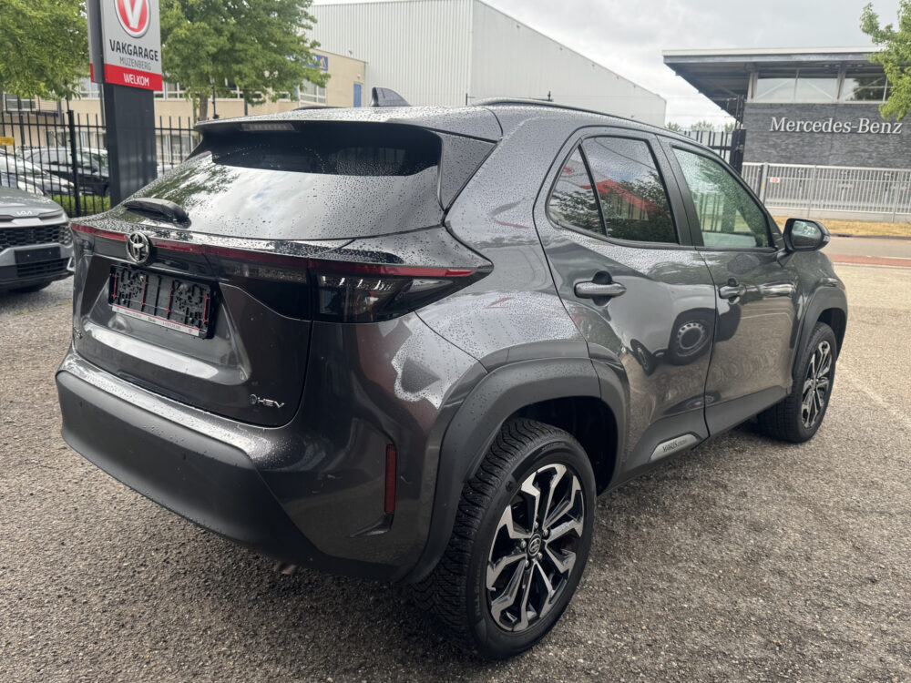 Toyota Yaris Cross 1.5 Hybrid 115 First Edition // ADAPT. CRUISE // KEYLESS // APPLE-ANDROID AUTO // CAMERA+SENSOREN // STOEL + STUUR VERWARMING // 4